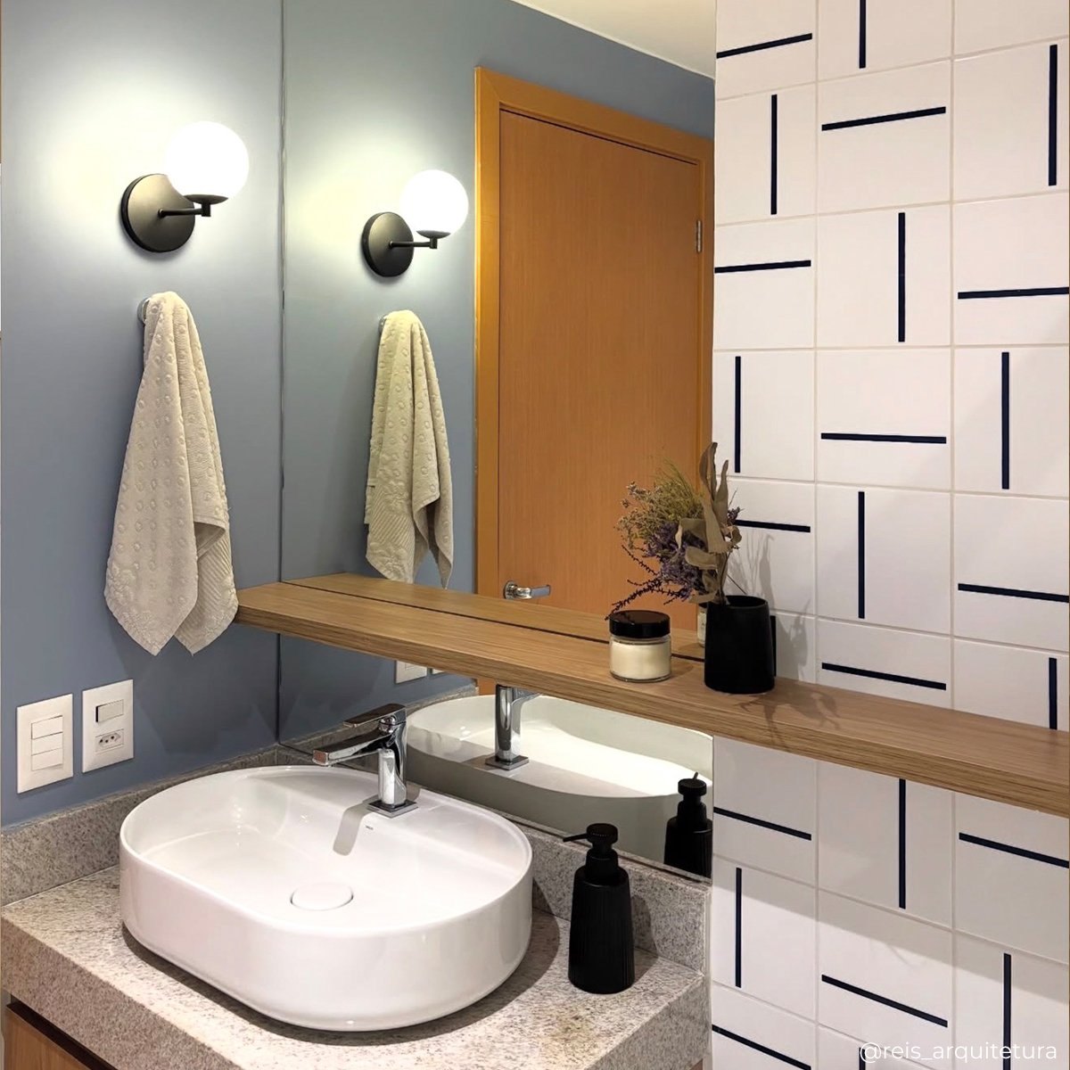 Banheiros e lavabos com Azulejo Decor Lines com Traço Preto