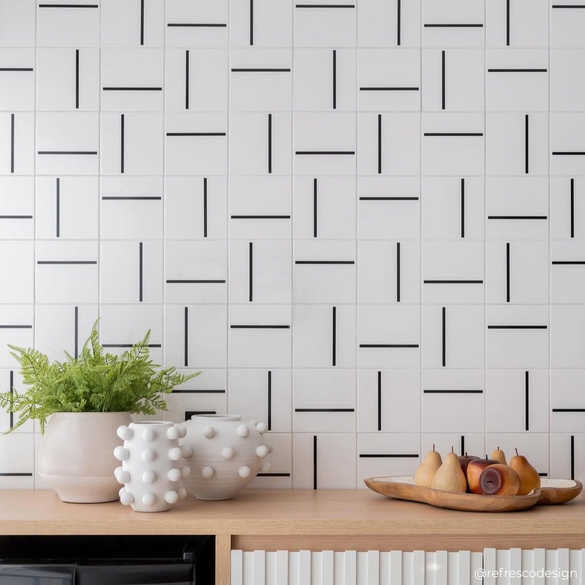 Salas e ambientes sociais com Azulejo Decor Lines com Traço Preto