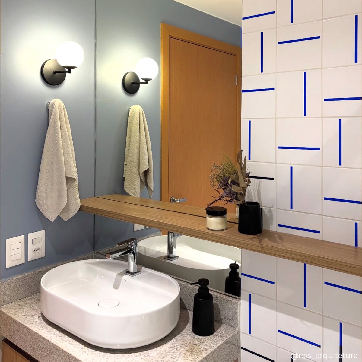 Banheiros e lavabos com Azulejo Traço Decor Lines Azul Bic